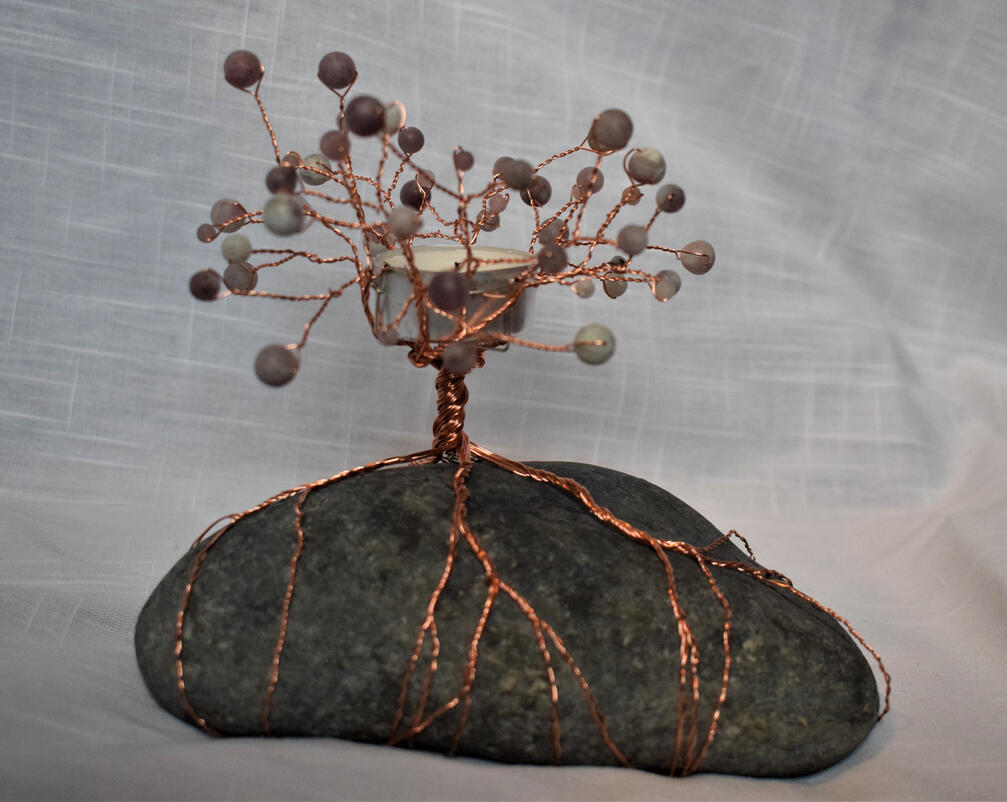 Tealight candle holder